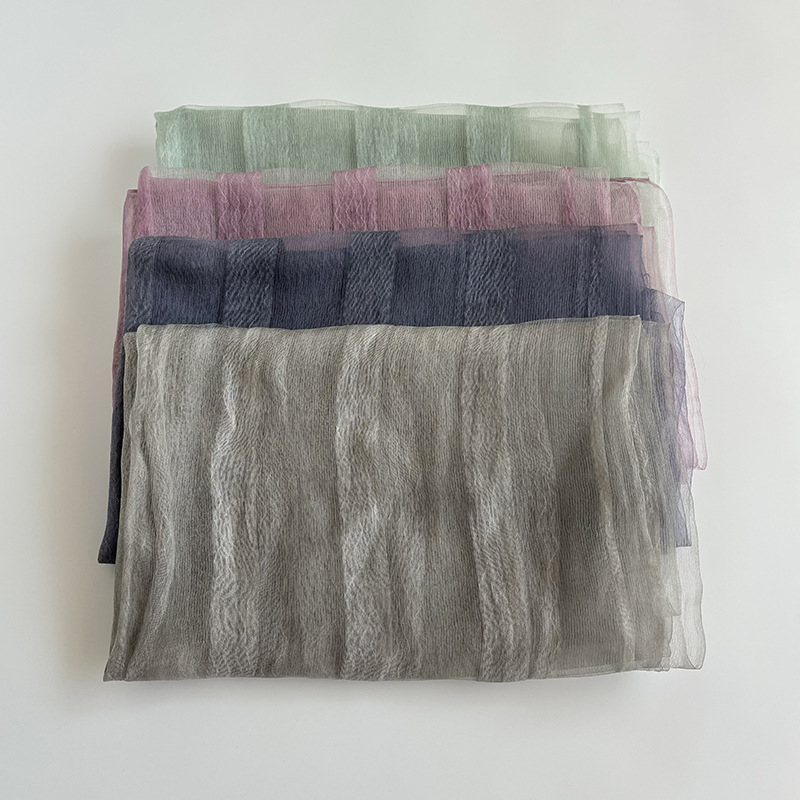 Ženski svileni šal, književno retro stil, warp-knit tkanina, tie-dye obrada, proljeće 2025
