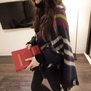 Pelerina s resicama, karirana, unisex (Materijal: akril/umjetna vuna; Uzorak: geometrijski; Pletenje: twill; Funkcija: održava toplinu; Sezona: jesen 2024)