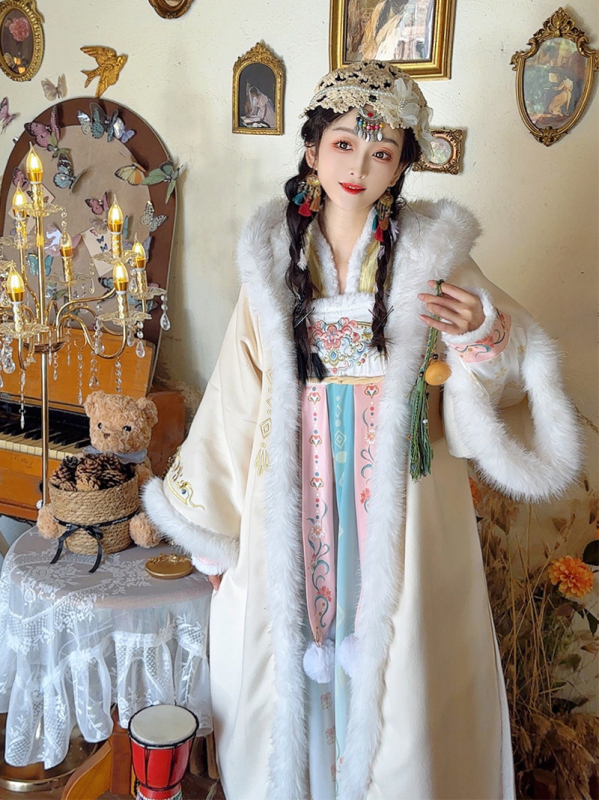 Sievietes Hanfu jaka Tang dinastijas stilā, samta biezinājums, izšuvums, piedurknes tipa pipa, poliestera audums