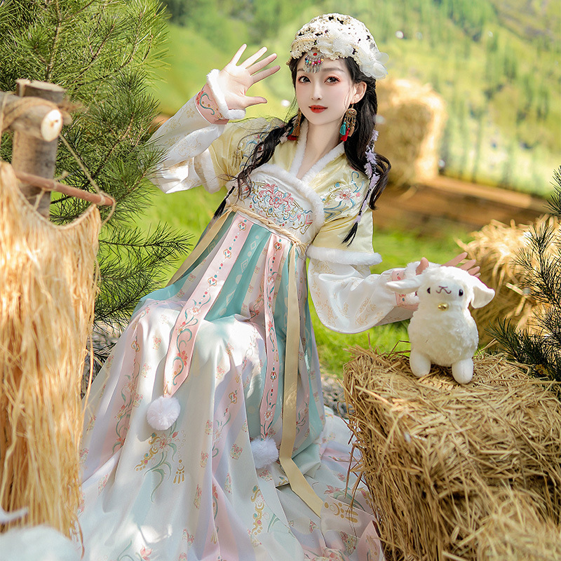 Sievietes Hanfu jaka Tang dinastijas stilā, samta biezinājums, izšuvums, piedurknes tipa pipa, poliestera audums