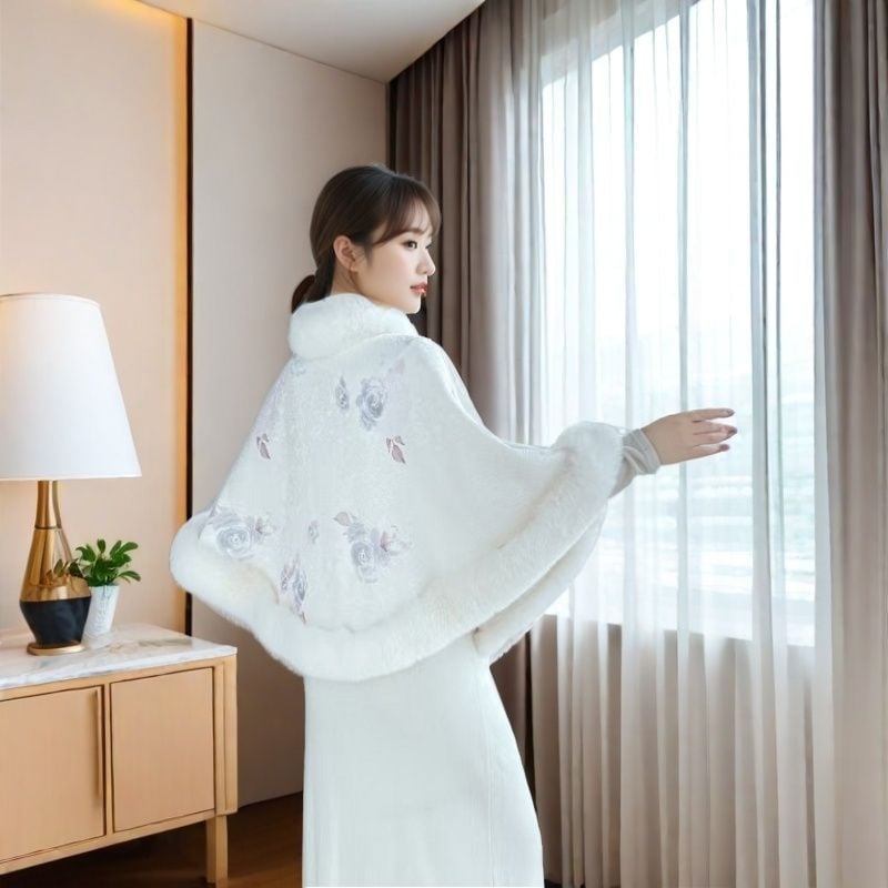 Rahvusliku stiiliga cape, polüestrist materjal, hoiab sooja sügis-talvel