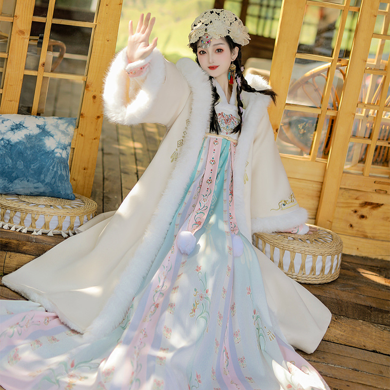 Sieviešu Tang dinastijas Hanfu apmetnis, ģeometrisks raksts (poliestera audums >95%, Pipa piedurknes, izšūšana, rudens 2025)