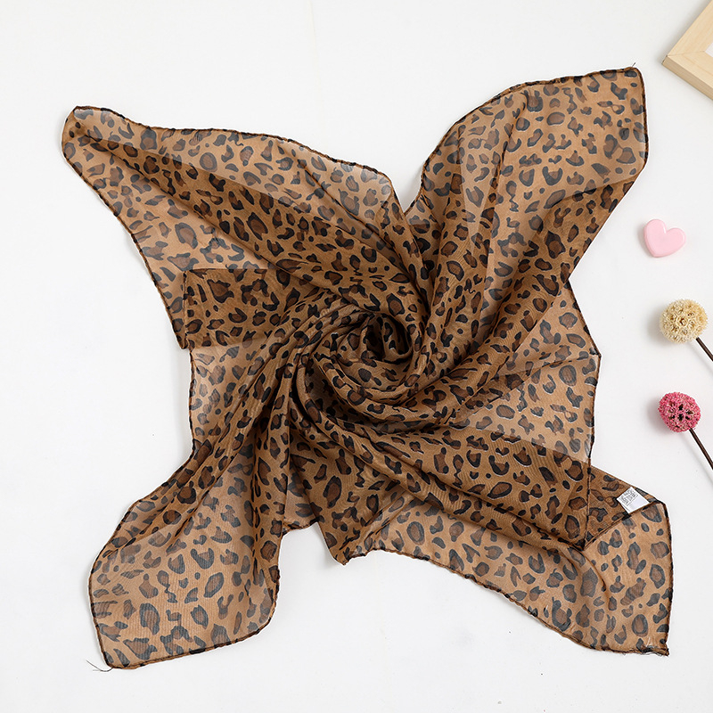Шифонен шал с леопардов принт, малък квадратен за жени, декоративен аксесоар за всички сезони
