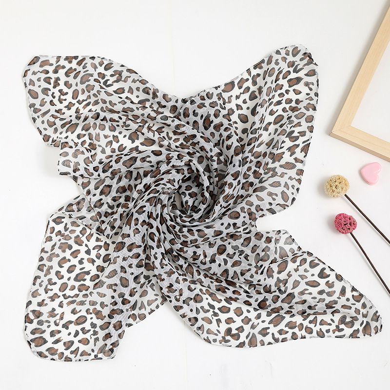 Шифонен шал с леопардов принт, малък квадратен за жени, декоративен аксесоар за всички сезони