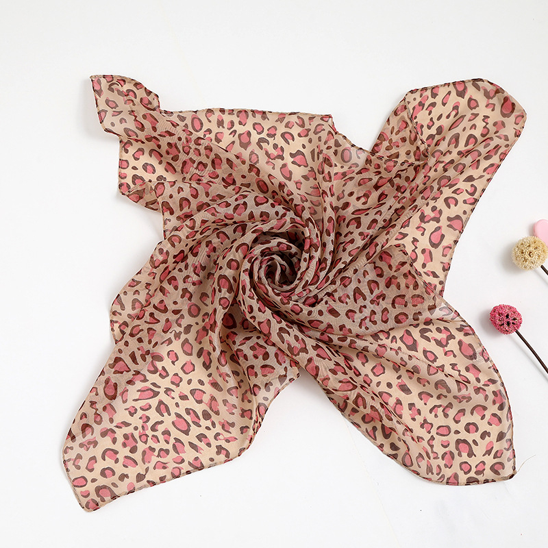 Шифонен шал с леопардов принт, малък квадратен за жени, декоративен аксесоар за всички сезони