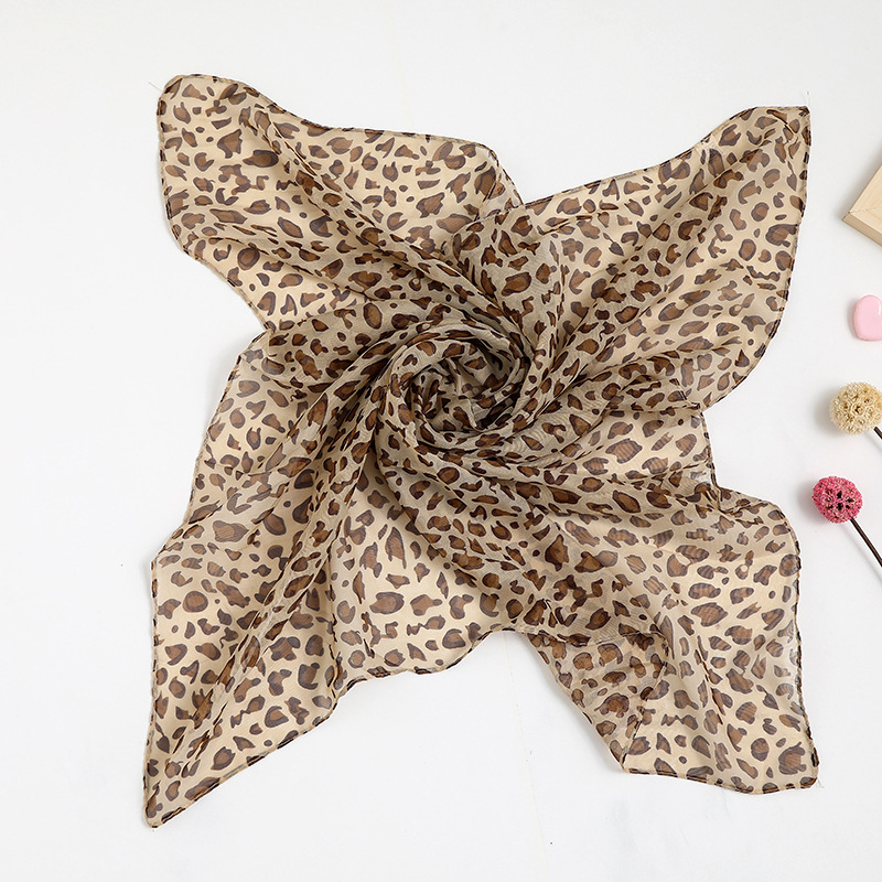 Шифонен шал с леопардов принт, малък квадратен за жени, декоративен аксесоар за всички сезони