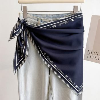Culottes višeslojno krojene s trokutastim šalom — twill satenski materijal, ljetna kolekcija 2025, svestran gradski stil