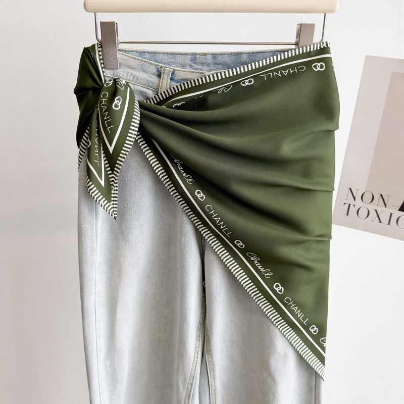 Culottes višeslojno krojene s trokutastim šalom — twill satenski materijal, ljetna kolekcija 2025, svestran gradski stil