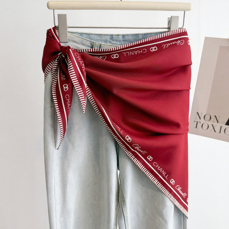 Culottes višeslojno krojene s trokutastim šalom — twill satenski materijal, ljetna kolekcija 2025, svestran gradski stil