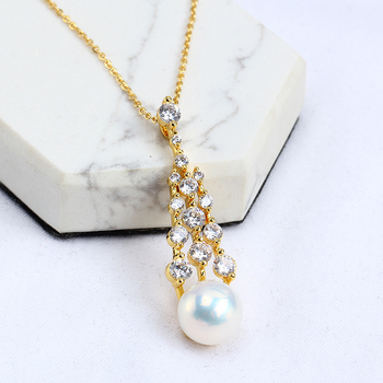 Ogrlica – legura s premazom srebra ili zlata; originalni dizajn; kategorija: ogrlica