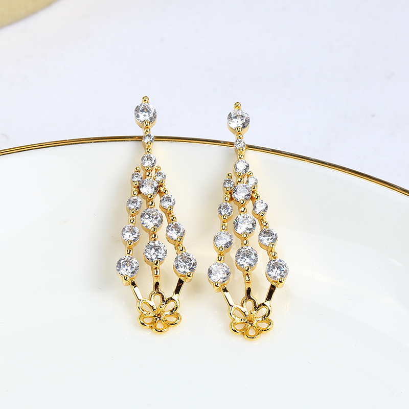 Ogrlica – legura s premazom srebra ili zlata; originalni dizajn; kategorija: ogrlica