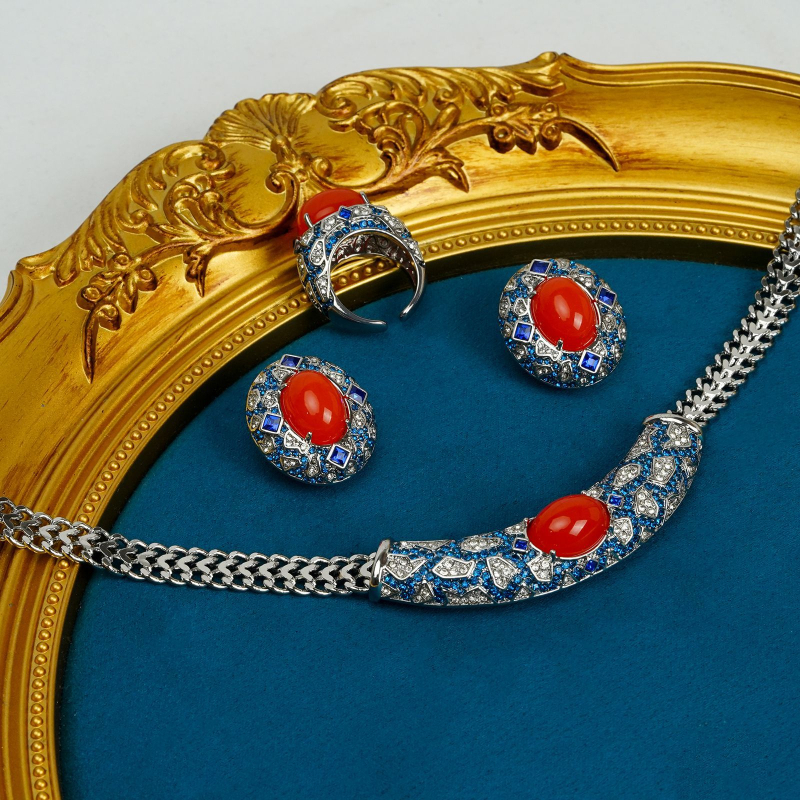 Set nakita: naušnice, ogrlica i prsten u stilu dvorskog vintage — elegantan, svestran, profinjen, luksuzan
