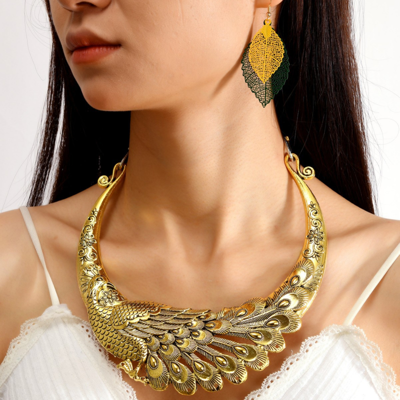 Σετ κολιέ και σκουλαρίκια από κράμα ψευδάργύρου, με στριφτή αλυσίδα, ηλεκτροπλατίωση, μενταγιόν με μοτίβο αστερισμού, εθνο-λαϊκό ρετρό στυλ, φθινοπωρινή έκδοση 2025