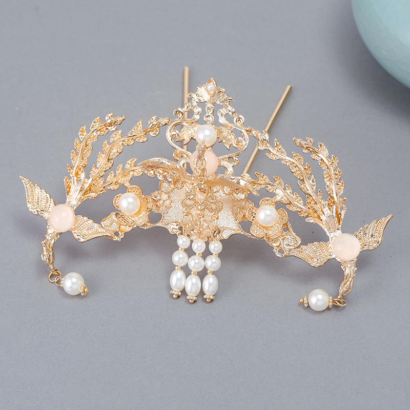 Muinasjuttidest inspireeritud peaehete komplekt, millel on kulmupendli ja tupsud; Materjal: sulam koos hõbeda või kulla kattega; Väljalaskmise hooaeg: 2025 suvi