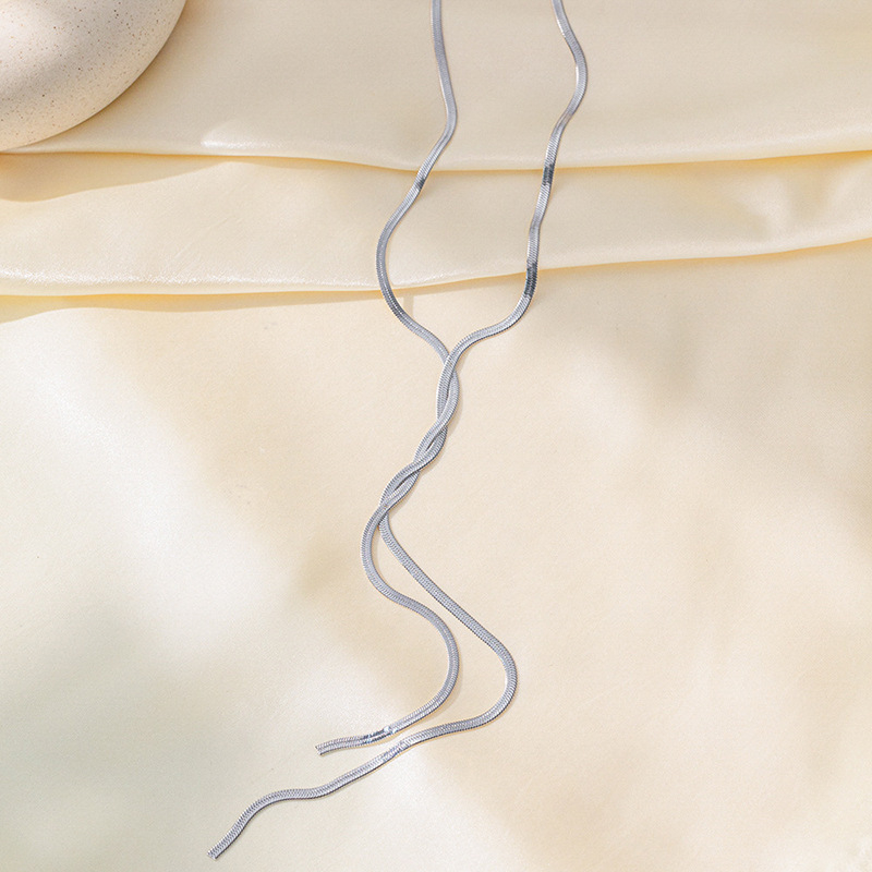 Колие - титаниева стомана, геометричен стил, личностна тенденция, есен 2024