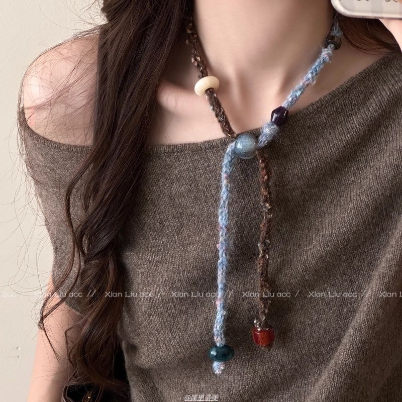 Vegyes anyagú medállal készült nyaklánc, szív- és geometrikus forma, elektroplakált lánccal, szabályos lánccal, körméret 31–40 cm, 2025 ősz