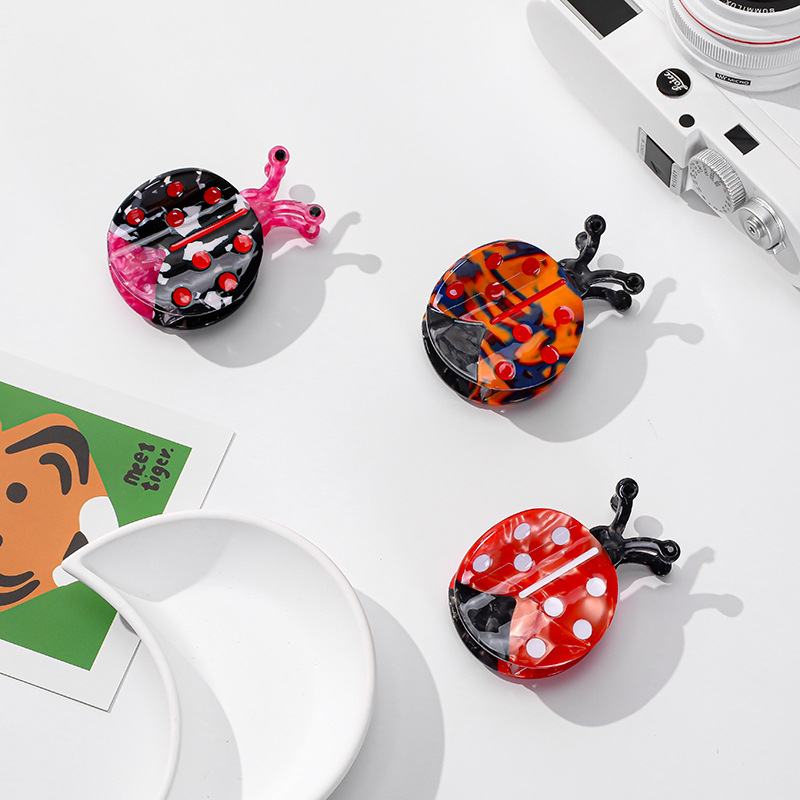 Zanbeiya Fogó hajcsipesz – Karikatúra rovar motívum, kézi készítésű, anyag: ecetsav, nőknek