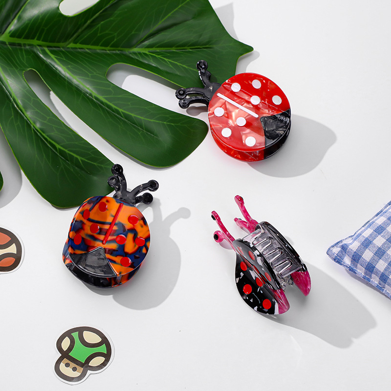 Zanbeiya Fogó hajcsipesz – Karikatúra rovar motívum, kézi készítésű, anyag: ecetsav, nőknek