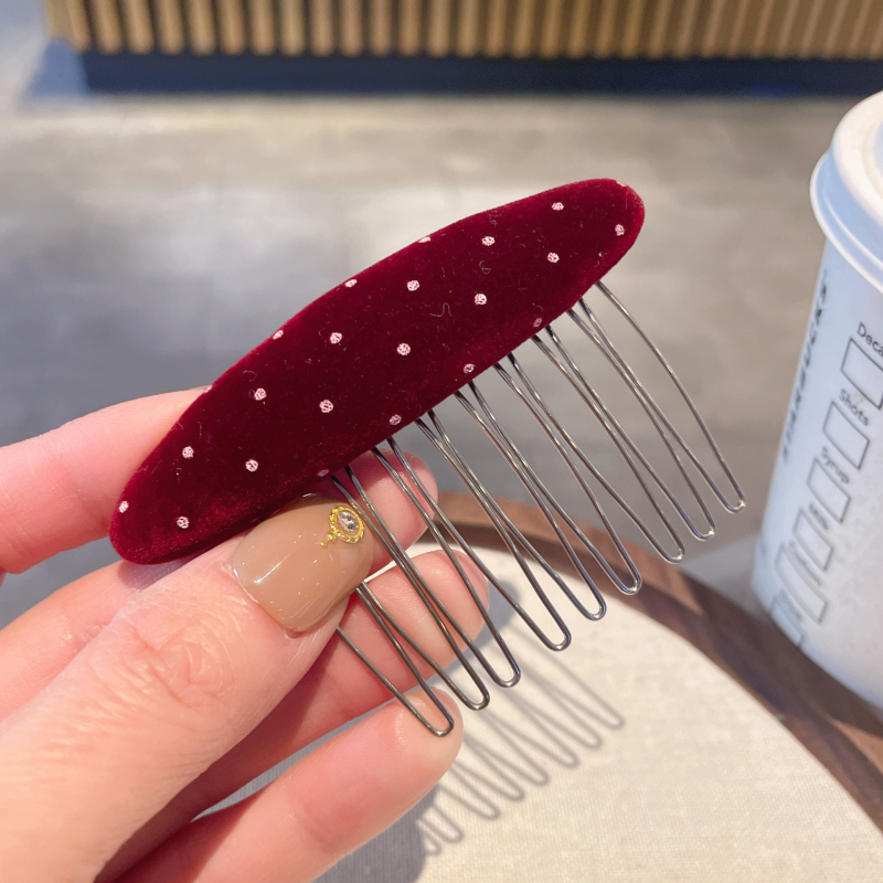 Bársony anyagú pöttyös hajcsat — geometriás kialakítás, kézzel készített, koreai stílus, 2025 ősz