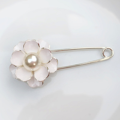 Broš Camellia cvijet dizajn (Brand OKana; Materijal: legura; Stil: Žene, Fashion OL; Funkcija: dekoracija; Oblik: Cvijet)