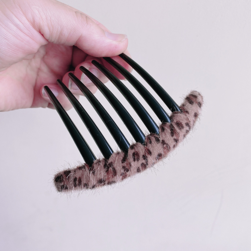 Ženski dodatak za kosu – ručno izrađeno, mekani materijal, sedmerozubasti češalj s leopard uzorkom od tkanine