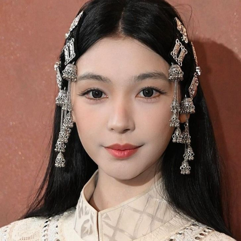 Hajcsipesz tollas díszítéssel, etnikus stílusú oldalsó klip, ötvözet, elektroplakálás, mesterséges kövekkel beépítve