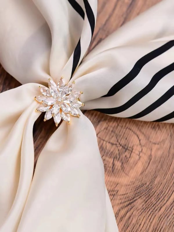 Šalni gumb - bakar, cvjetni oblik, cirkon ugraviran, elektroplirano, japansko-korejski stil