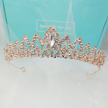 Vjenčana tiara (perlov materijal, legura, kristal, dijamantna obrada)