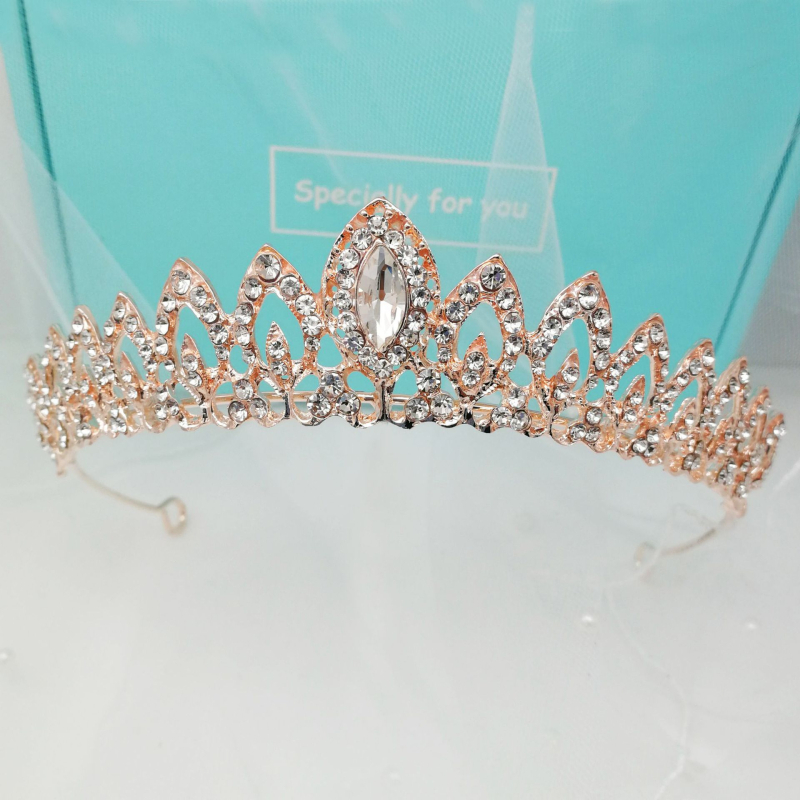 Vjenčana tiara (perlov materijal, legura, kristal, dijamantna obrada)