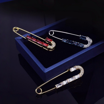 Accesorii: Chest Pin, formă stea, aliaj zinc, placare electrolitică, strângere talie