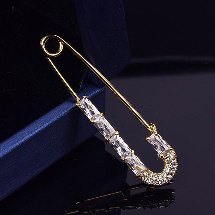 Accesorii: Chest Pin, formă stea, aliaj zinc, placare electrolitică, strângere talie