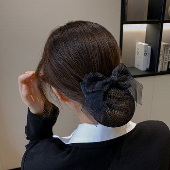 Elegáns szatén hajcsipesz kontyhálóval, kézzel készített, professzionális használatra (Anyag: Szatén; Stílus: Elegáns, professzionális; Feldolgozás: Kézzel készített; Testreszabás: Igen)