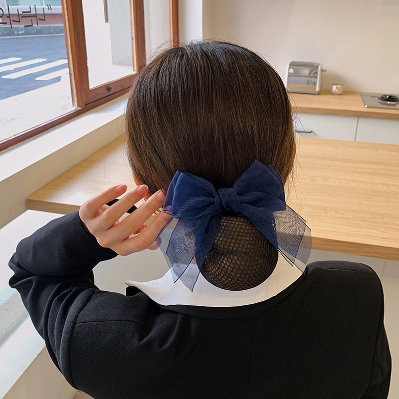 Elegáns szatén hajcsipesz kontyhálóval, kézzel készített, professzionális használatra (Anyag: Szatén; Stílus: Elegáns, professzionális; Feldolgozás: Kézzel készített; Testreszabás: Igen)