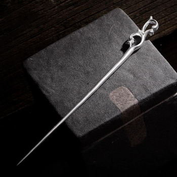 Hajtű virággal — Vintage stílus, fém, elektroplakálás (Anyag: Fém; Stílus: Vintage; Díszítés: Virág; Feldolgozás: Elektroplakálás)