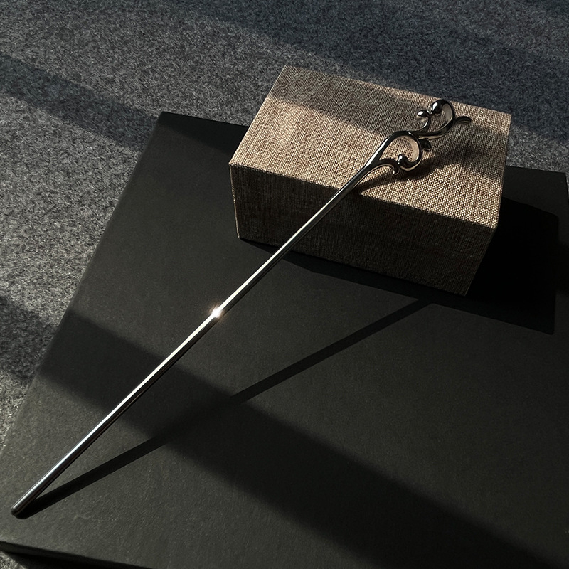 Hajtű virággal — Vintage stílus, fém, elektroplakálás (Anyag: Fém; Stílus: Vintage; Díszítés: Virág; Feldolgozás: Elektroplakálás)