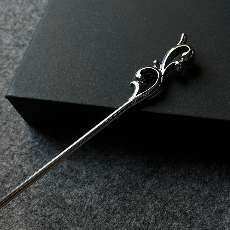 Hajtű virággal — Vintage stílus, fém, elektroplakálás (Anyag: Fém; Stílus: Vintage; Díszítés: Virág; Feldolgozás: Elektroplakálás)