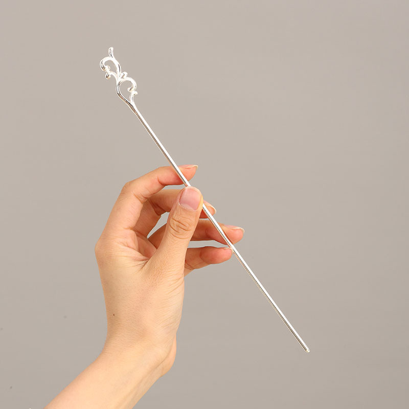 Hajtű virággal — Vintage stílus, fém, elektroplakálás (Anyag: Fém; Stílus: Vintage; Díszítés: Virág; Feldolgozás: Elektroplakálás)