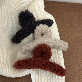 Plüss hajcsat kereszt alakú dizájnnal, báránygyapjúból, kézzel készített, gripper, koreai stílus