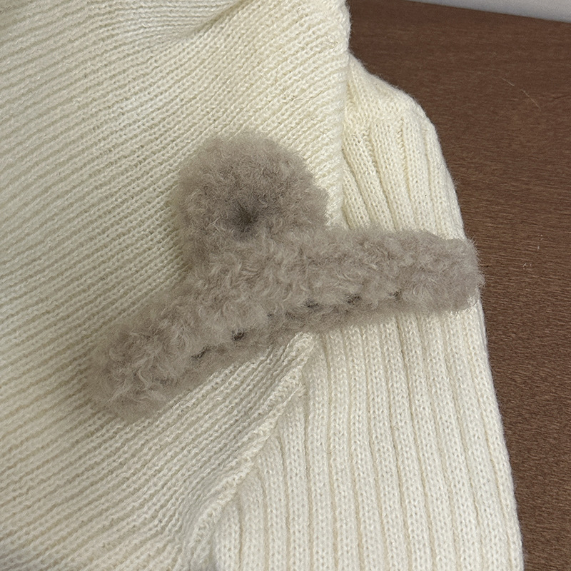 Plüss hajcsat kereszt alakú dizájnnal, báránygyapjúból, kézzel készített, gripper, koreai stílus