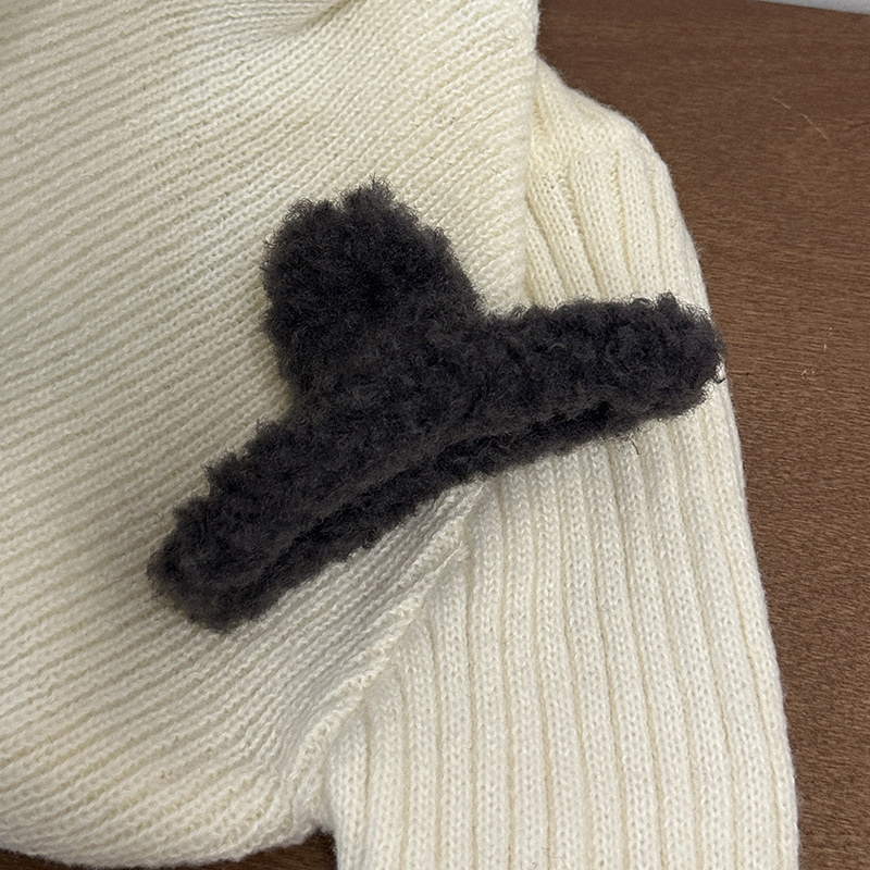 Plüss hajcsat kereszt alakú dizájnnal, báránygyapjúból, kézzel készített, gripper, koreai stílus
