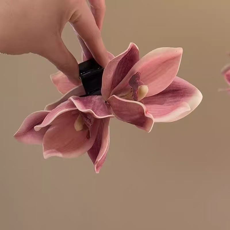 Hajcsipesz gyantából Cymbidium orchidea alakú fogóval, kézzel készített, shark clip típusú, nőknek, 2025 tavasz, pásztor stílus – friss és édes
