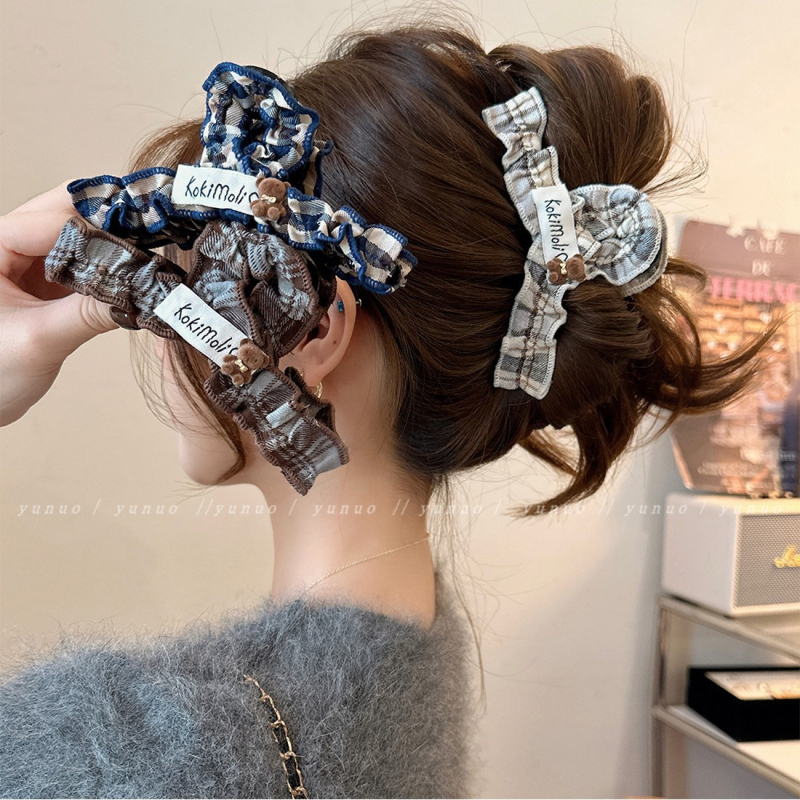 Műanyag hajcsat gripperezővel — koreai Preppy stílus kockás anyaggal és medve motívummal, kézzel készített, Xinglong Jewelry, nőknek