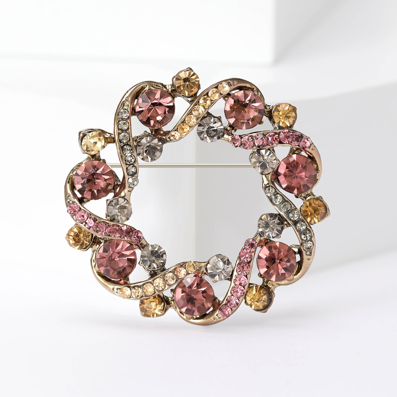 Broš od Rhinestone serije; legura materijala; Beautiful Berry Jewelry; dekorativni dodatak; podrijetlo Yiwu.