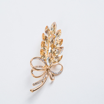 Pillangó alakú kristályos broš – ötvözet, gyémánt felület, nőknek, selyemsál csat, gallértű