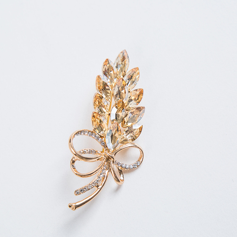 Pillangó alakú kristályos broš – ötvözet, gyémánt felület, nőknek, selyemsál csat, gallértű