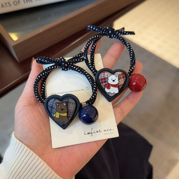 Tüdrukutele mõeldud juukseband karu ruudulise motiiviga, sobib pundile või kuklale, elastne ja lihtne; Materjal: Segus; Töötlemise tehnoloogia: teemant; Bränd: Nothing; Sezona: 2025 sügis