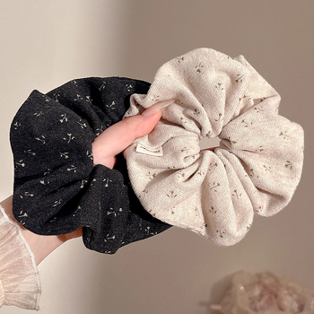 Scrunchie tricotat cu flori mici, bandă de păr din material textil, lucrat manual, inspirație japoneză/coreeană, stil proaspăt și dulce, iarna 2025