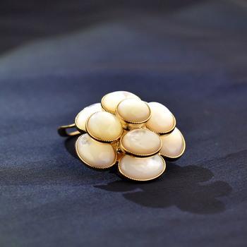 Broșă din cupru, în formă de floare, mozaic din sidef, placare electrolitică