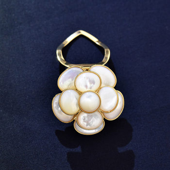 Broșă din cupru, în formă de floare, mozaic din sidef, placare electrolitică