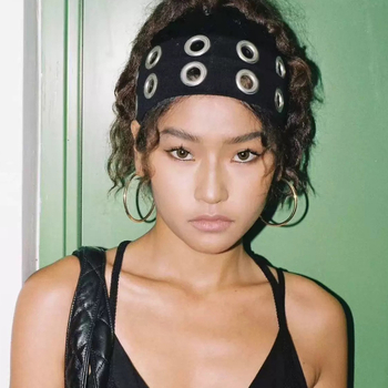 Elastne otsmikupann metallrõngaga, lai äär, retro punk stiil, 2025. aasta kevad